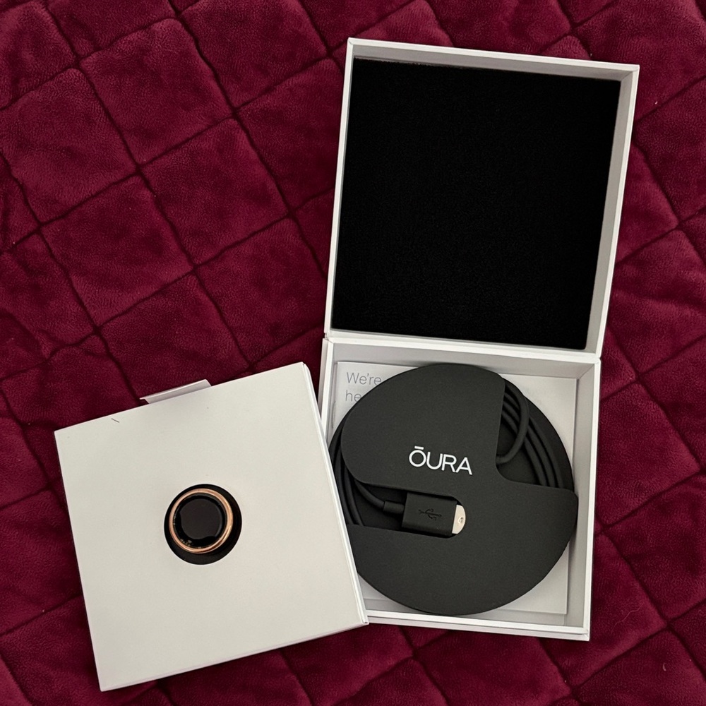 Rose Gold Oura Ring w/box and charger - size 7